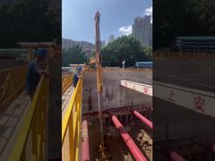 Model XCMG E310 jest wyposażony w 25-metrowy, trzyczęściowy wysięgnik teleskopowy oraz łyżkę o pojemności 2,2 metra sześciennego.